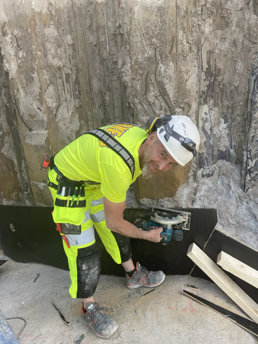 Formsättning av betongkonstruktion på arbetsplats