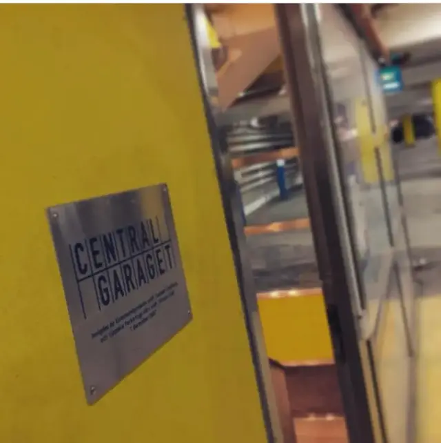 Skylt för Centralgaraget i Uppsala