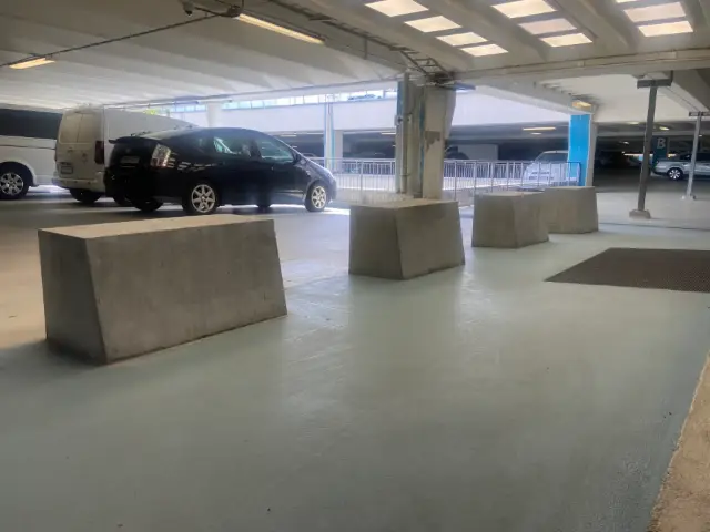 Färdigt golv i parkeringsgarage