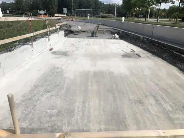 Betongyta på bro